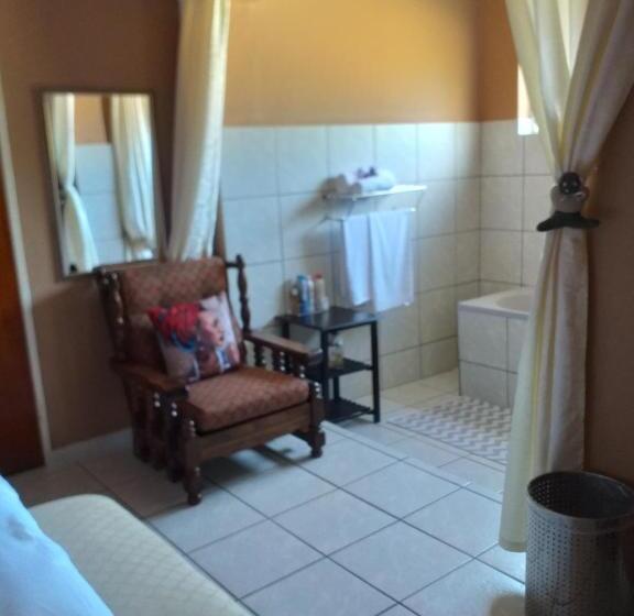Семейный Номер, Kwa Dlamathe Guesthouse