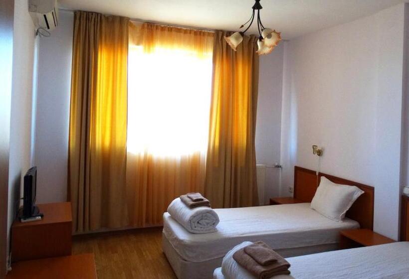 Апартаменты 1 Спальня с Балконом, Guest House Misha