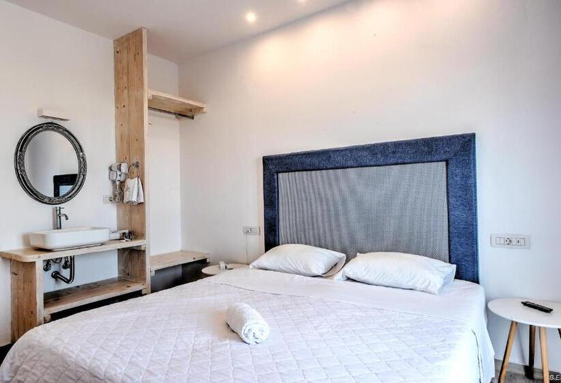 Chambre Basic, Anamar Santorini