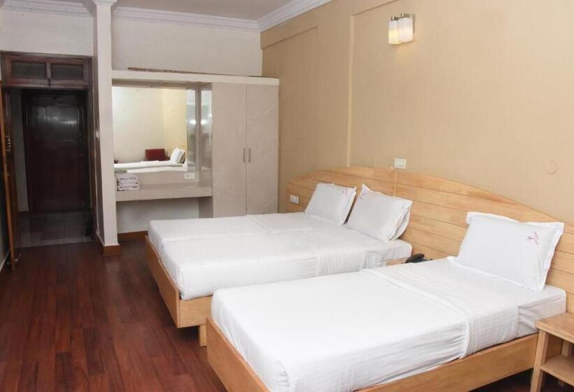 Quarto Triplo Estandar, Vellara
