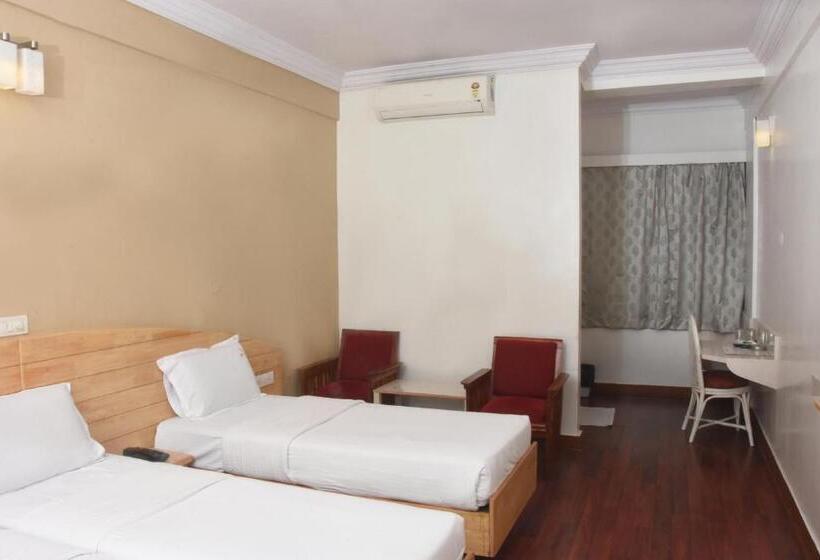 Quarto Triplo Estandar, Vellara
