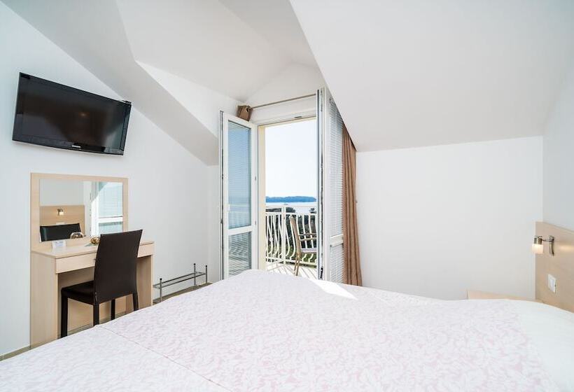 Apartamento 1 Quarto Vista Mar com Sacada, Villa Samba