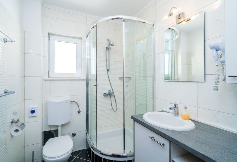 Apartamento 1 Quarto Vista Mar com Sacada, Villa Samba