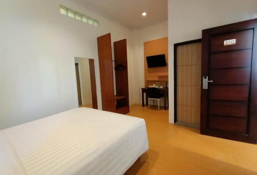 Номер Deluxe, Front One Green Boutique Hotel Abepura