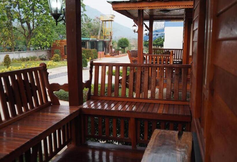 발코니 디럭스 룸, Chomduen Phu Kao Resort