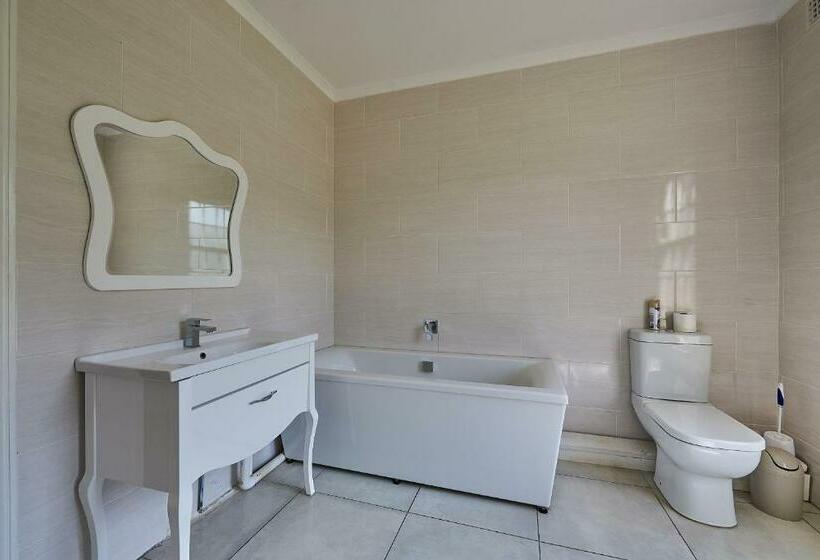 Семейный Номер, The Sunbird Guesthouse