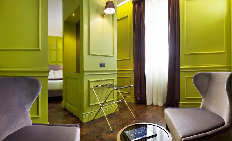 חדר סופריור, The Corner Roma