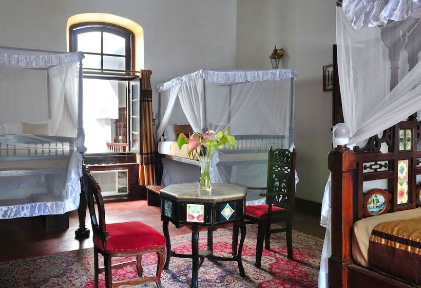اتاق استاندارد سه نفره, Dhow Palace