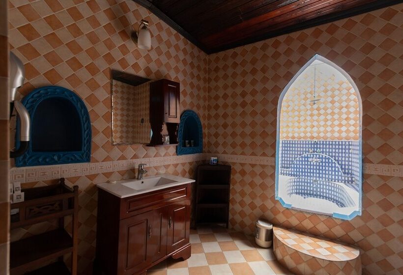 اتاق استاندارد سه نفره, Dhow Palace