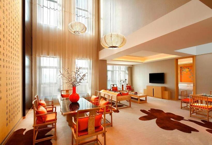 디럭스 스위트, Four Points By Sheraton Luohe