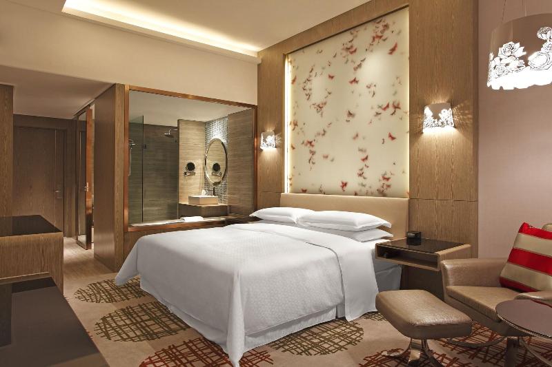 스탠다드 룸 킹사이즈 침대, Four Points By Sheraton Luohe