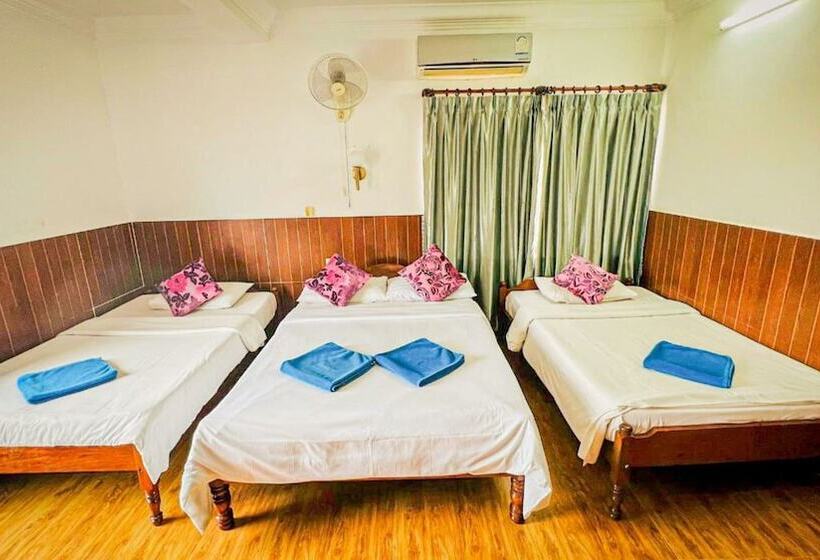 اتاق خانوادگی, Jasmine Lodge