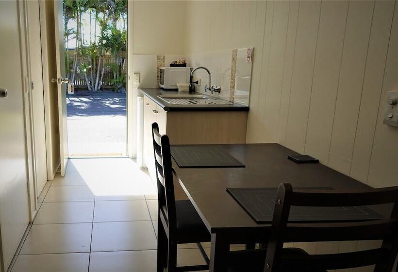 수피리어 스튜디오, Pacific Palms Motor Inn