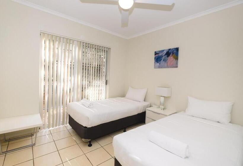 2침실 아파트 정원 전망, Sanctuary Lake Apartments