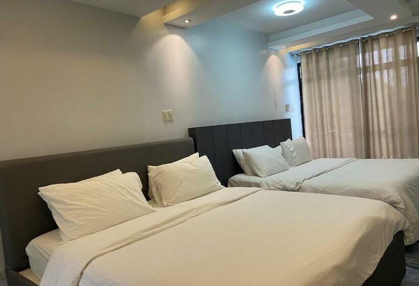 디럭스 스위트 킹 침대, L’hyacinth Hotel And Resort