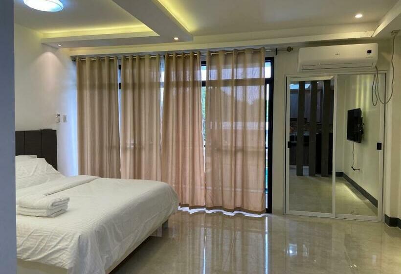 디럭스 스위트 킹 침대, L’hyacinth Hotel And Resort
