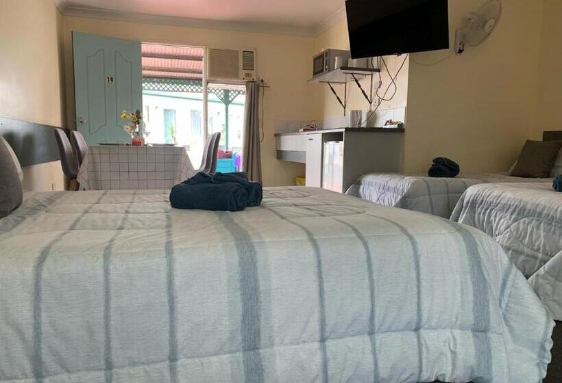 패밀리 룸, Central Point Motel