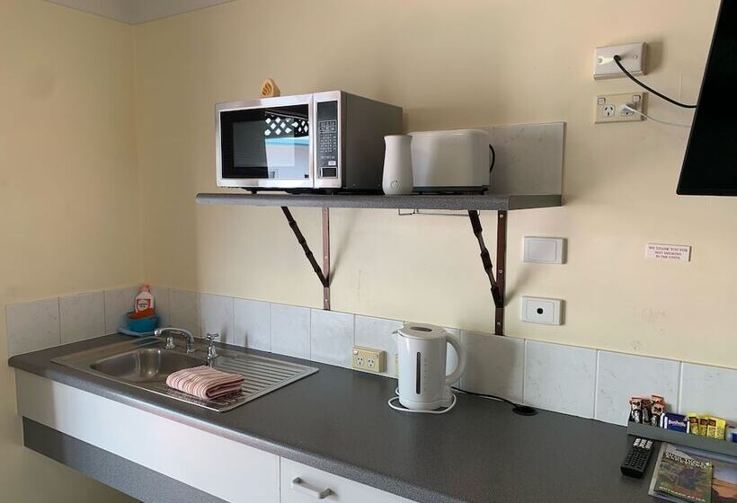 패밀리 룸, Central Point Motel
