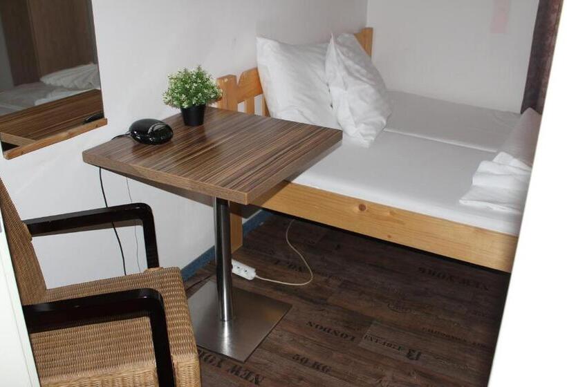Camera Standard, Praha Club Bed & Breakfast