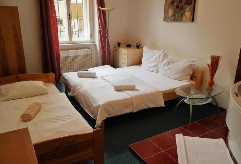 Camera Tripla Standard, Praha Club Bed & Breakfast
