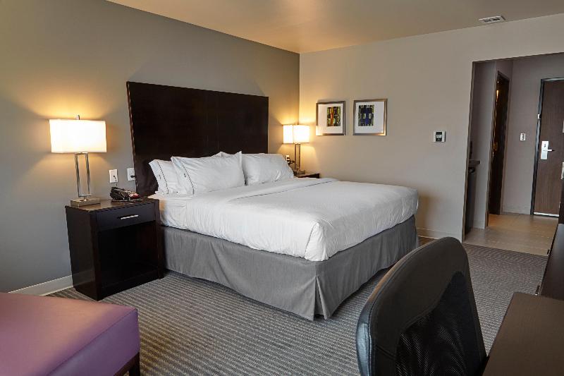 اتاق اجرایی با تخت بزرگ, Holiday Inn Express And Suites Tahlequah, An Ihg