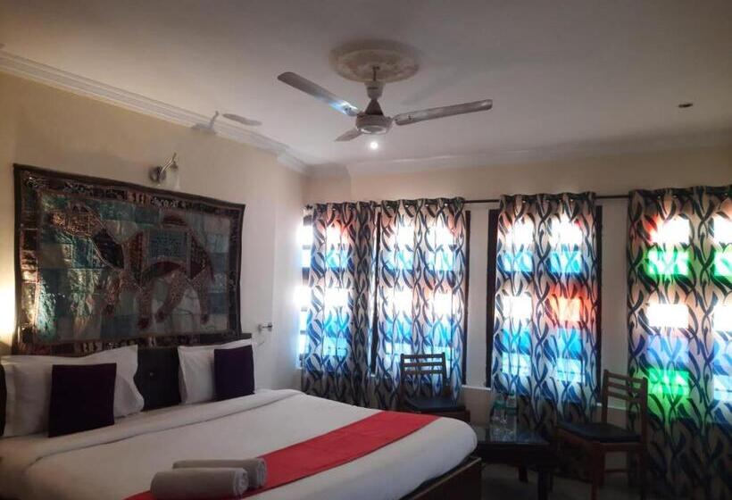 Quarto Deluxe, The Lake View Hotel  On Lake Pichola