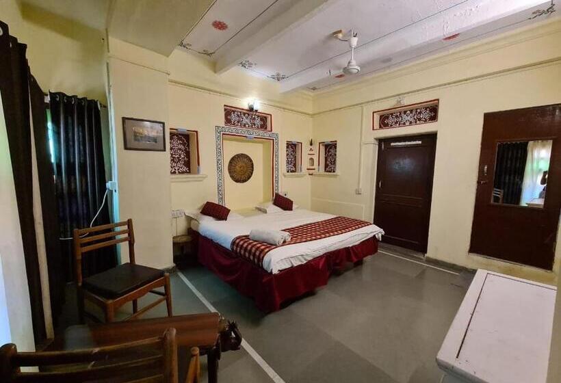 Quarto Deluxe, The Lake View Hotel  On Lake Pichola