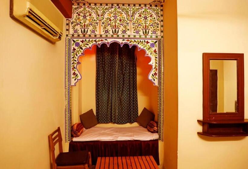 Quarto Superior, The Lake View Hotel  On Lake Pichola