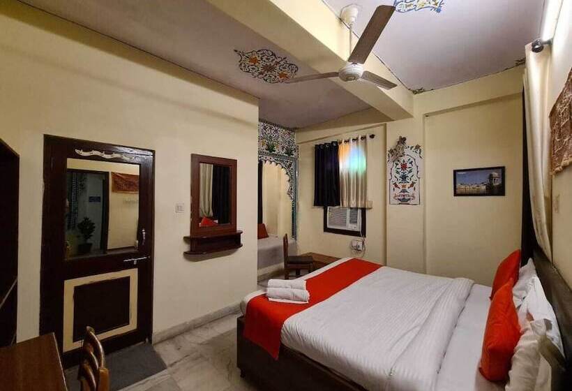 Quarto Superior, The Lake View Hotel  On Lake Pichola