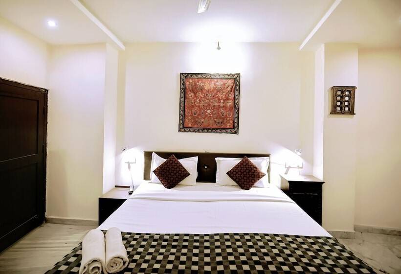 Quarto Superior, The Lake View Hotel  On Lake Pichola