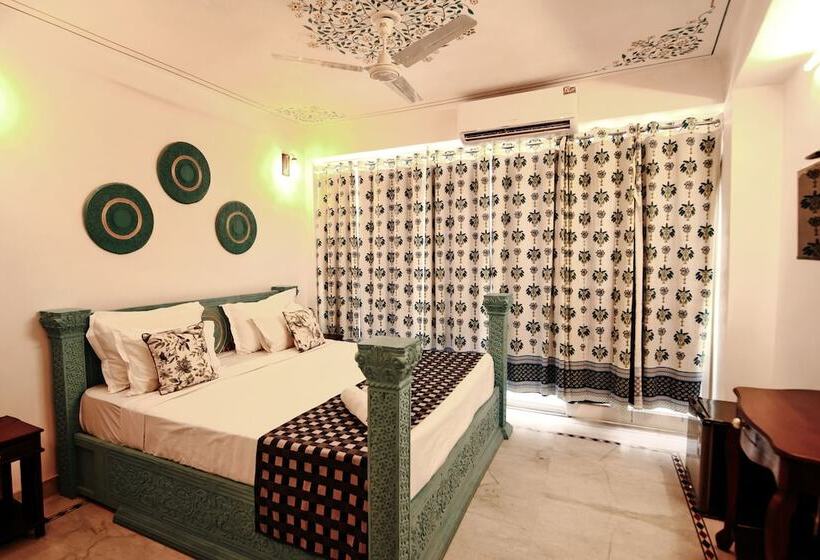 Quarto Premium Vista Lago, The Lake View Hotel  On Lake Pichola