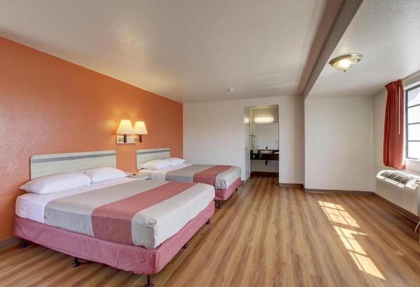 Четырехместный Номер Deluxe, Motel 6bellflower, Ca  Los Angeles