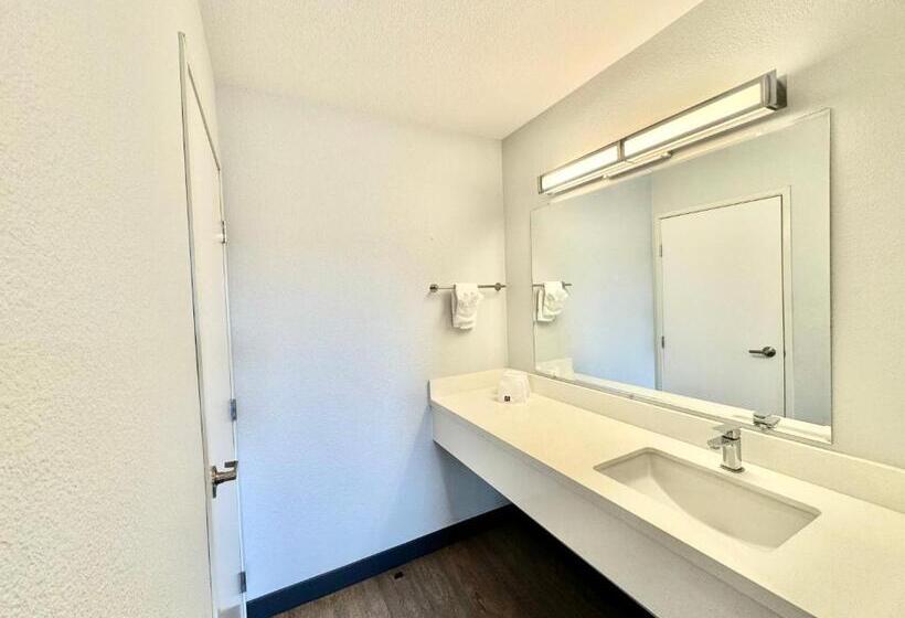 Четырехместный Номер Deluxe, Motel 6bellflower, Ca  Los Angeles