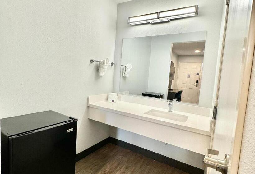 Четырехместный Номер Deluxe, Motel 6bellflower, Ca  Los Angeles
