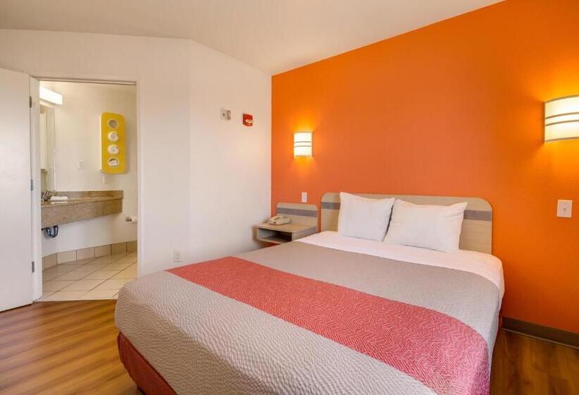장애인을 위한 스탠다드 룸, Motel 6 Lemoore, Ca