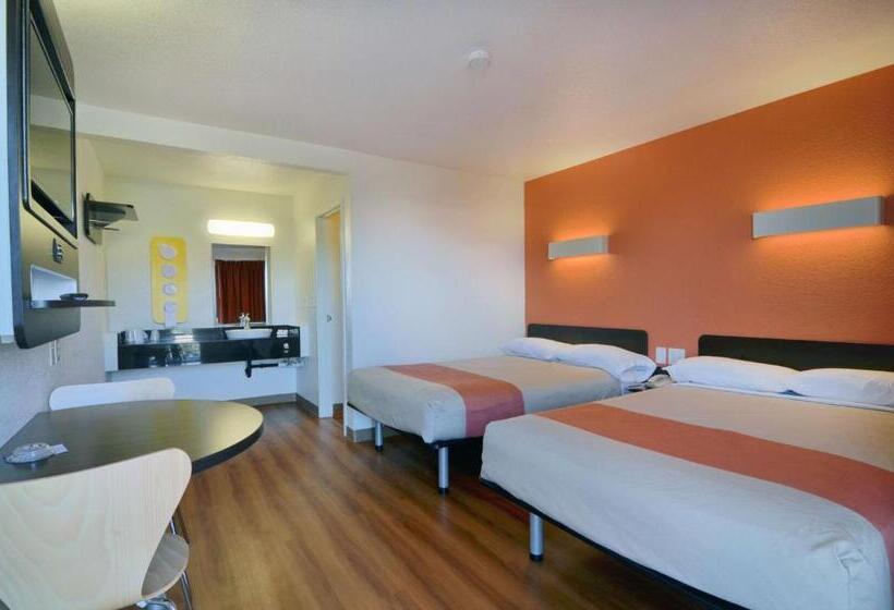 Четырехместный Номер Deluxe, Motel 6palm Desert, Ca  Palm Springs Area