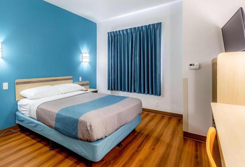 Pokój Typu Standard Przystosowany dla Osób Niepełnosprawnych, Motel 6caseyville, Il  Caseyville Il