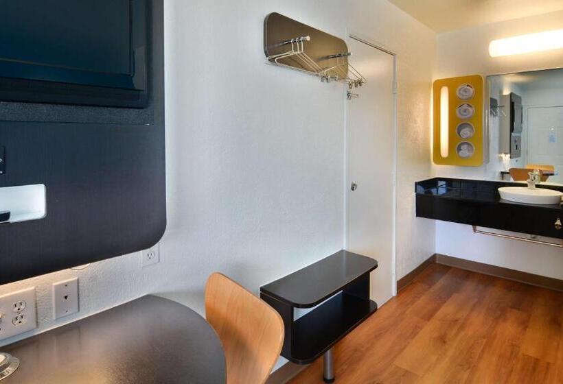 חדר דלוקס לארבעה, Motel 6galveston, Tx