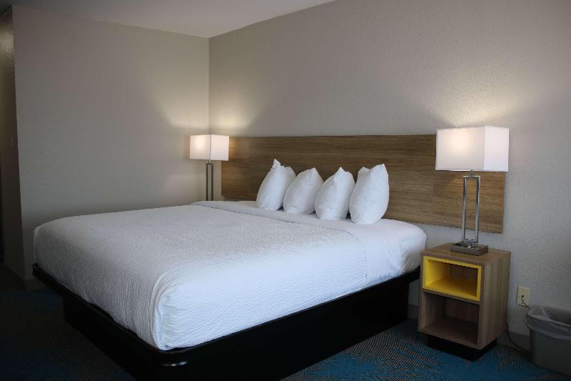 Номер Стандарт Кровать Кинг Адаптированный для Инвалидов, Days Inn By Wyndham Waco University Area