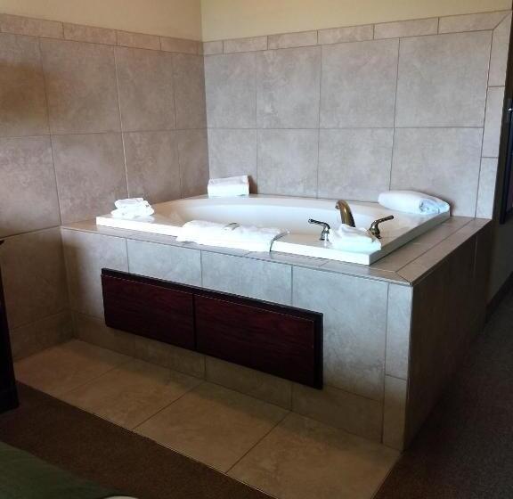 Стандартный Номер Кровать Кинг, Amerivu Inn And Suites   Crookston