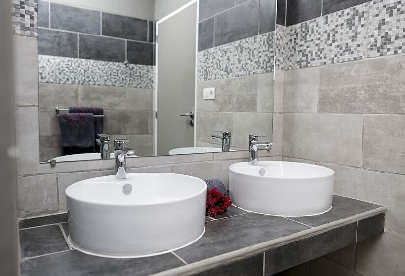 اتاق استاندارد, Relais Des Plateaux & Spa– Ivato International Airport