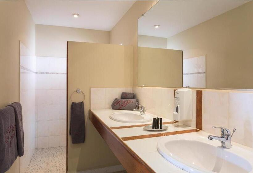 اتاق استاندارد, Relais Des Plateaux & Spa– Ivato International Airport