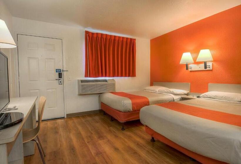 Четырехместный Номер Стандарт, Motel 6 Chino, Ca   Los Angeles Area