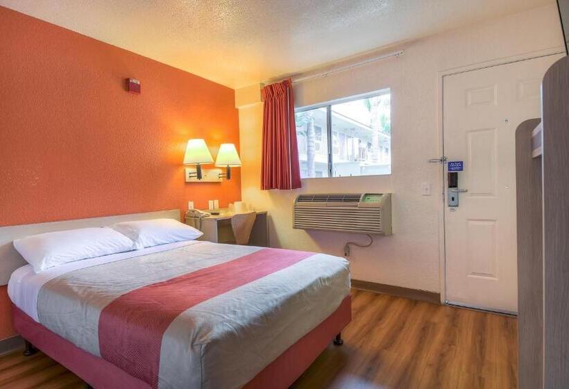 Номер Deluxe, Motel 6 Chino, Ca   Los Angeles Area