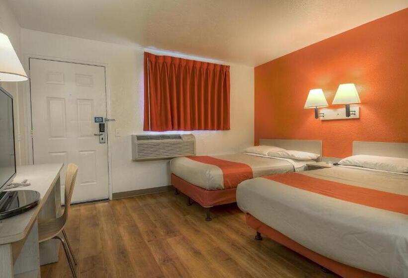 Четырехместный Номер Deluxe, Motel 6 Chino, Ca   Los Angeles Area