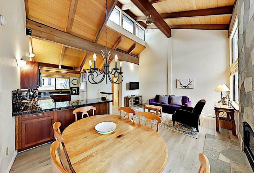 Дом 2 Спальни, Alpine Retreat