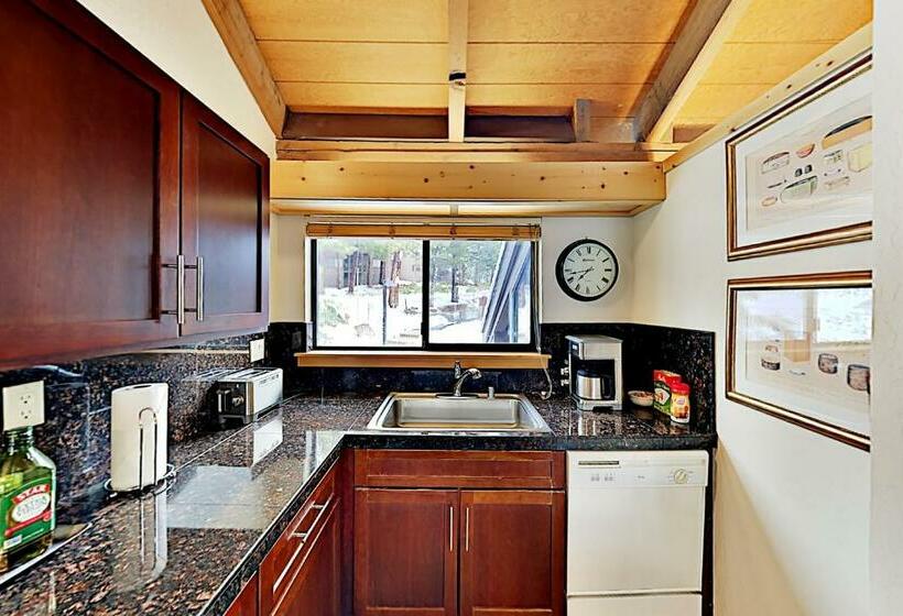 Дом 2 Спальни, Alpine Retreat