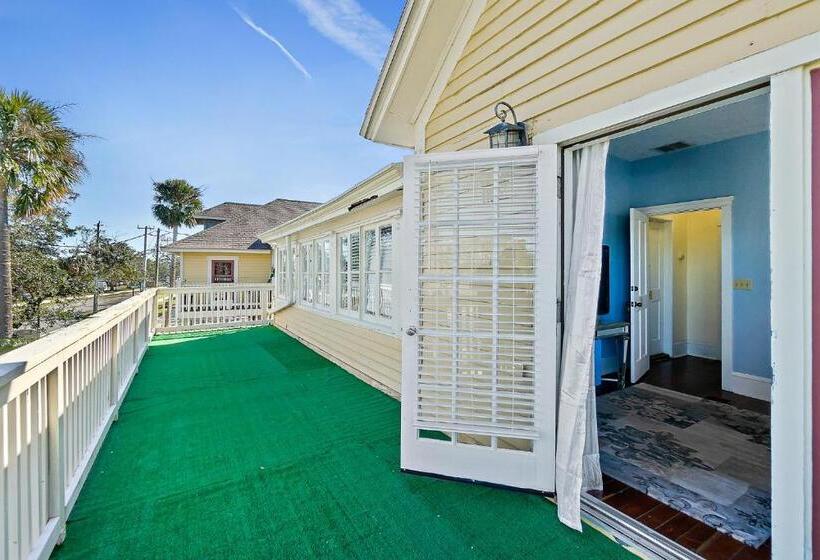 주니어 스위트 발코니, Golden Magnolia Marina Resort