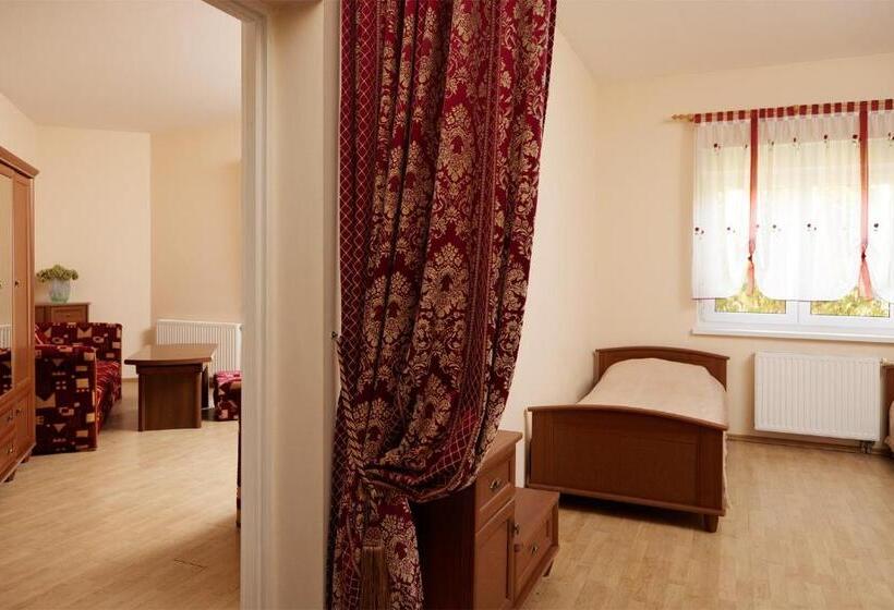 إستديو عائلى, Dom Na Wzgórzu