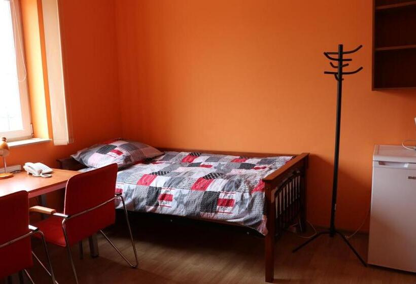 Номер Стандарт Трехместный, Dom Studenta Pans   Akademik, Hostel